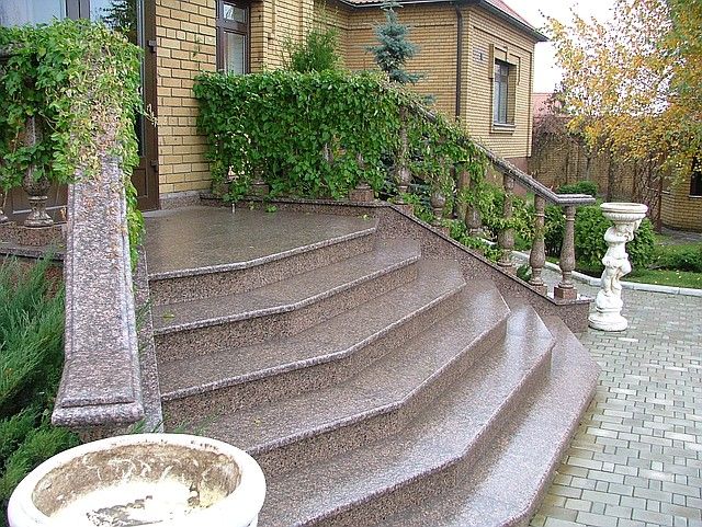 гранитные ступени